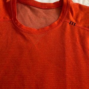 EUC - men’s Lululemon top size Large
